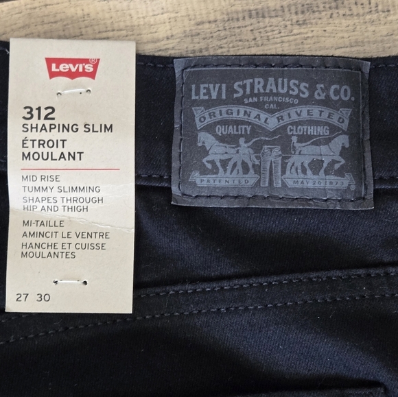 Levi's 312 Shaping Slim Mid Rise Tummy Slimming Women's Black Jeans Size 27 New - Picture 3 of 13